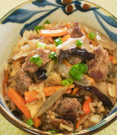 恩鶏ミンチで鶏ごぼうおこわ